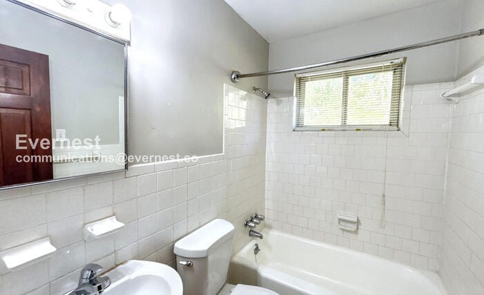 Building Photo - 2801 Berkley Dr