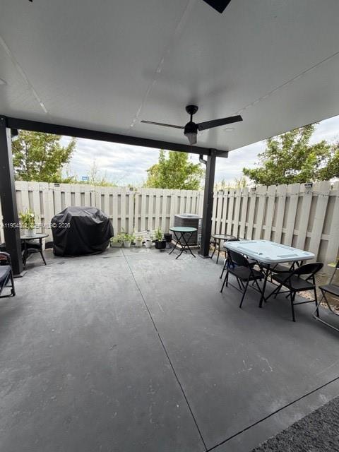 Building Photo - 470 NE 12th St