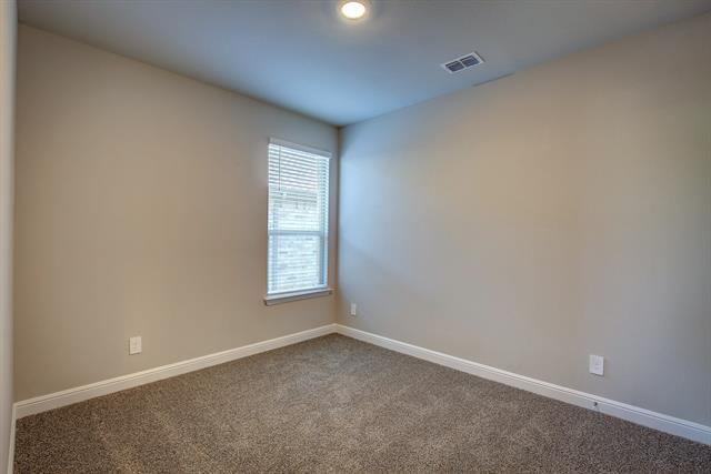 Building Photo - 2213 Dyre Dr