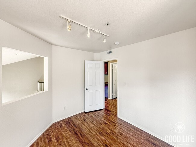Building Photo - Beautiful 4B/2.5BA House in Vista w/ Attac...