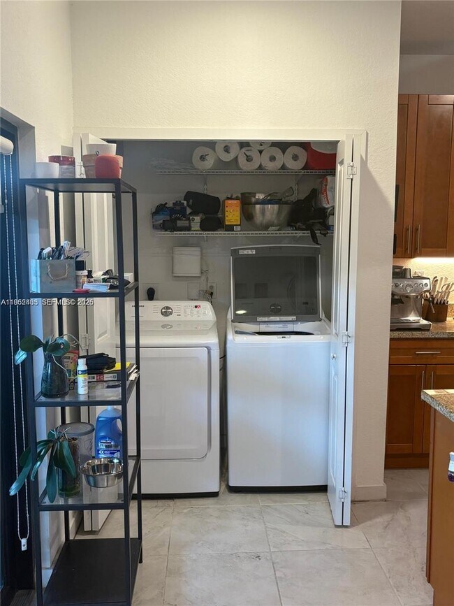 Building Photo - 13360 Tropical Ave