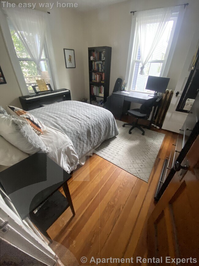 Building Photo - Cambridgeport / Central Square 2 Bedroom -...