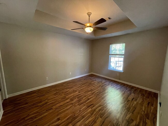 Building Photo - 2 Bedroom END UNIT Townhome in Columbia County