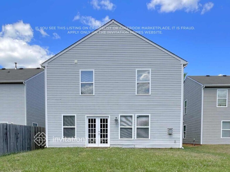 Building Photo - 866 Plaza Walk Dr