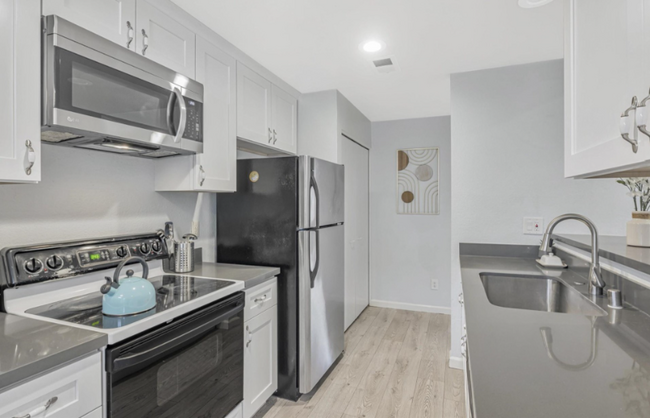 Building Photo - 7595 Canyon Meadows Cir