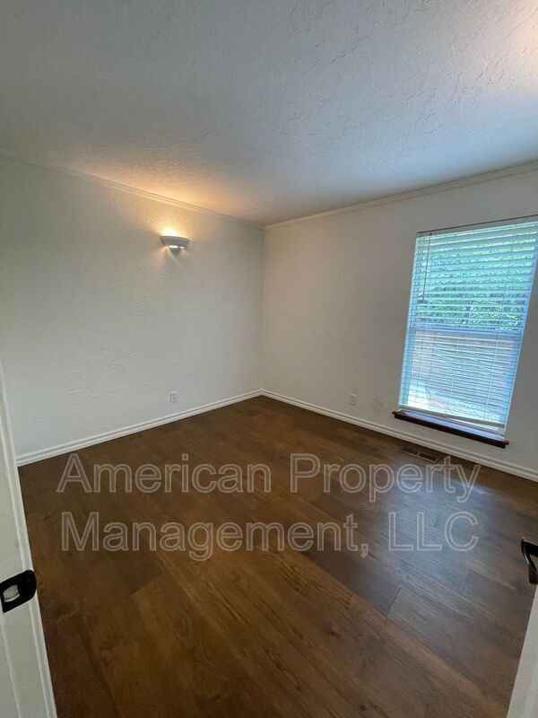 Building Photo - 3711 E 108th St