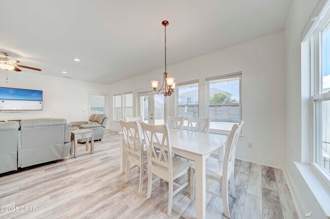 Building Photo - 6813 S Lagoon Dr