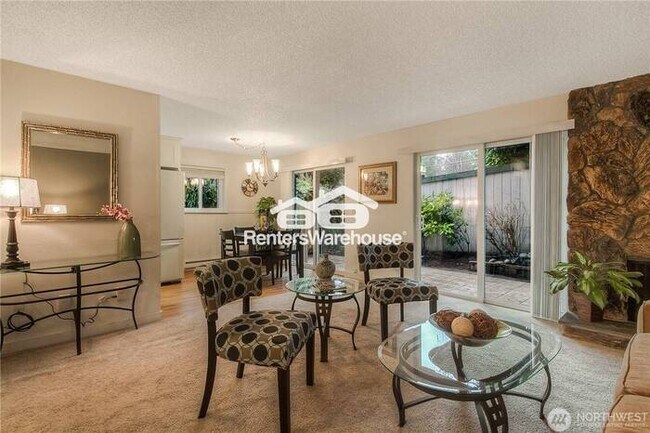 Building Photo - Spacious 3-Bedroom Townhome in Desirable Candlewood Condos