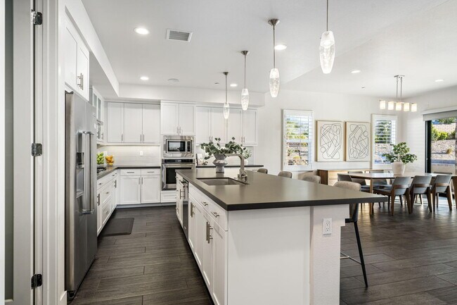 Building Photo - 74425 Zeppelin Dr