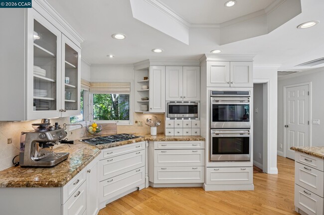 Building Photo - 783 Los Palos Manor