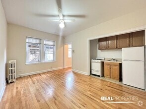 Building Photo - 0 bedroom in CHICAGO IL 60657