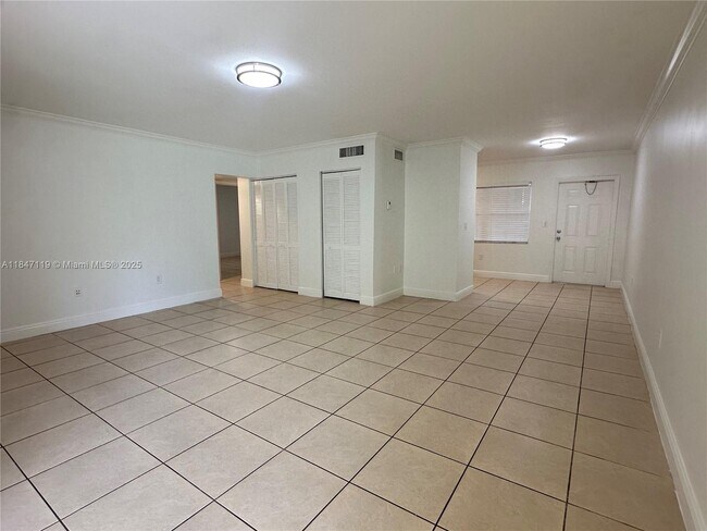 Building Photo - 2536 Van Buren St