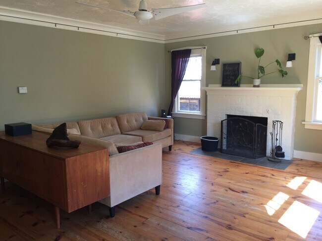 Building Photo - 5237 N Haight Ave