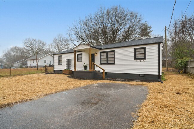 Building Photo - Downtown Greenville Market- Fully Renovate...