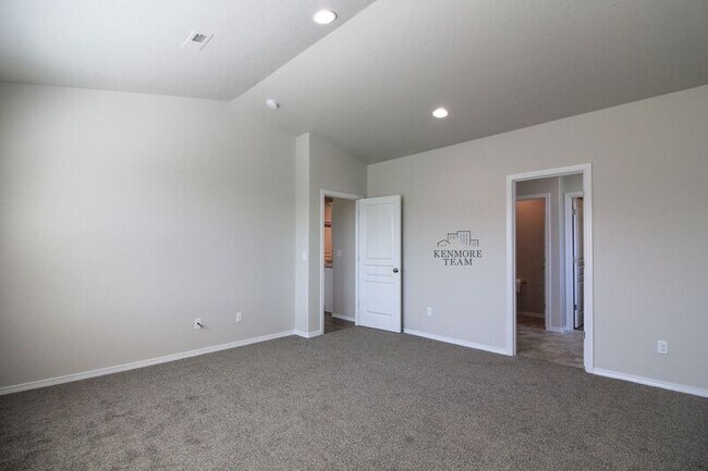 Building Photo - 6914 Three Rivers Dr