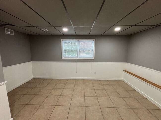 Building Photo - Updated Remodeled Large Open Split-Level Home with Full Finished Basement!