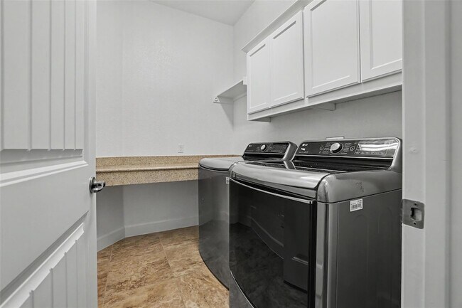 Building Photo - 213 Southern Cross Dr