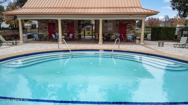 Building Photo - 411 Walnut Dr