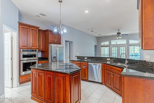 Building Photo - 2465 Pinehurst Ln