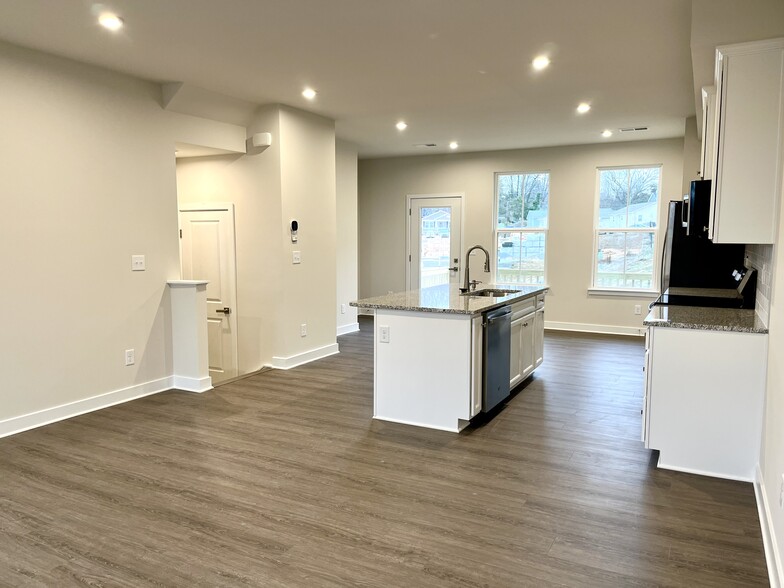 Building Photo - 4125 Auburn Oak Ln