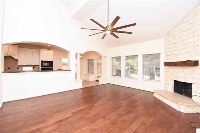 Building Photo - 16915 Locust Springs Dr