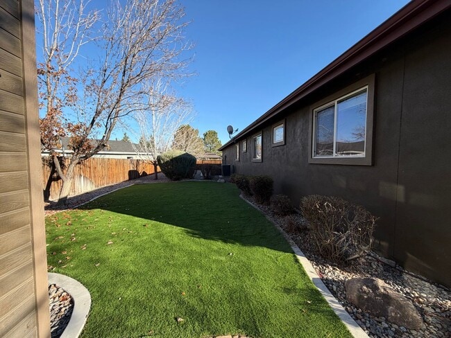 Building Photo - 1199 Manzanita Ln