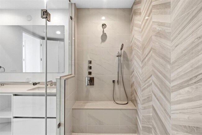 Building Photo - 400 Central Ave