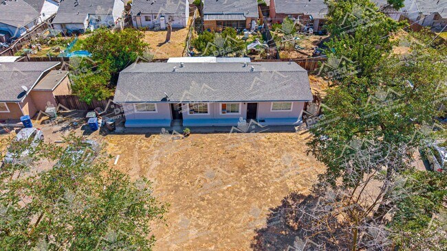 Building Photo - 711 Roselawn Ave