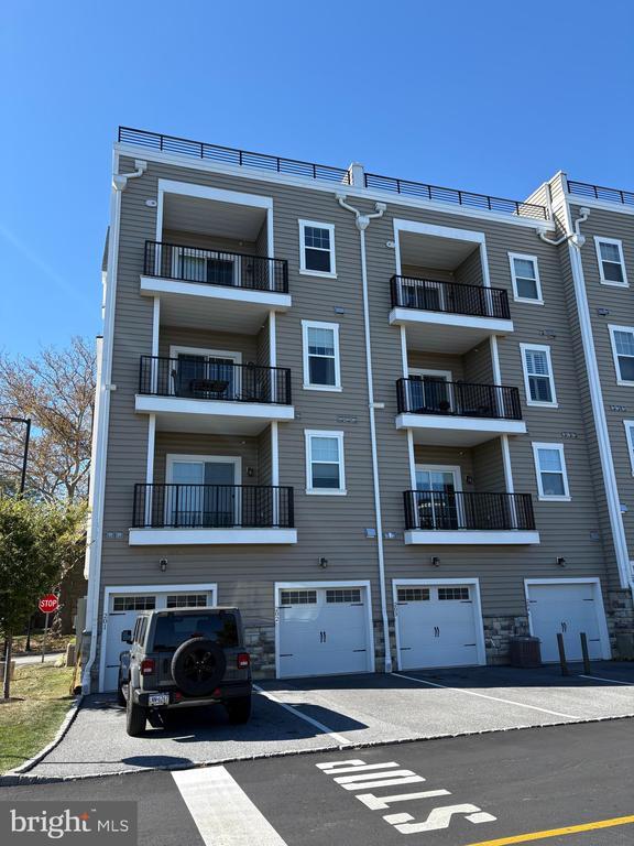Building Photo - 202 Charles Ellis Dr