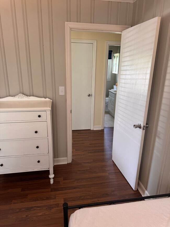 Building Photo - 4 Bedroom || 2 Bathroom Single Family Home