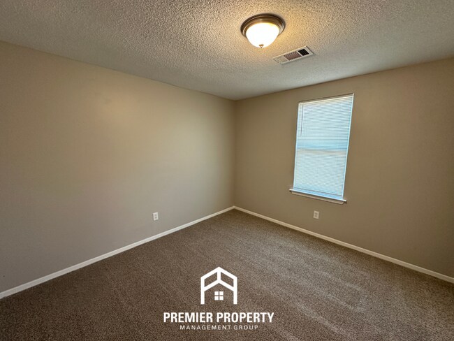 Building Photo - Newly Renovated 3BR/2BA in 38141 | Vaulted Ceilings, Fireplace & Fenced Yard