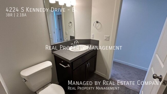 Building Photo - 4224 S Kennedy Dr