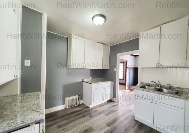 Building Photo - 229 Linden Ave