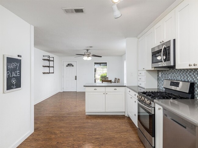 Building Photo - 2591 Spring Valley Dr