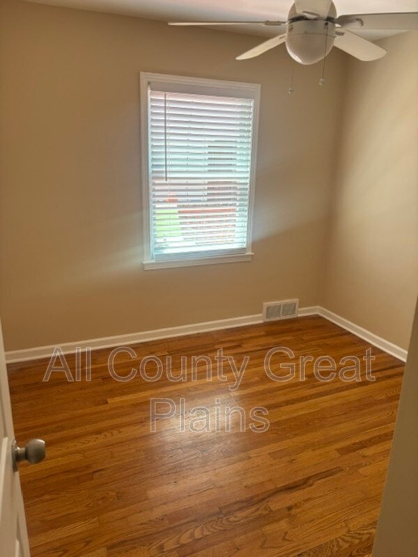 Building Photo - 6101 W 58th St