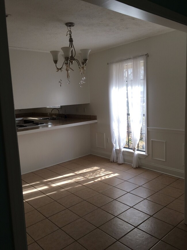 Building Photo - Great 3 Bed / 2 Bath For Rent in Madison