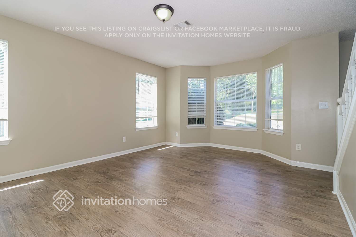 Building Photo - 532 Carriage Walk Ln