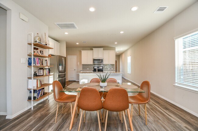 Building Photo - 16868 Pink Wintergreen Dr