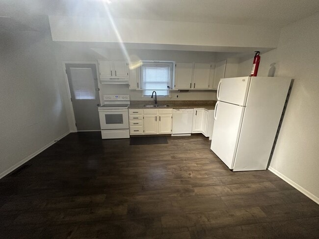 Kitchen - 1682 Park Rd