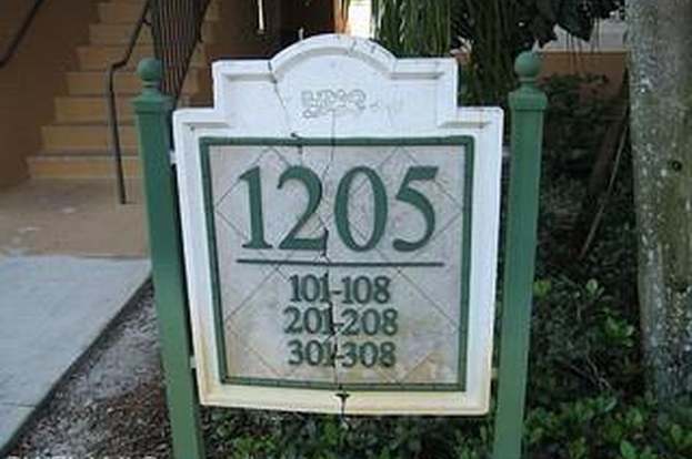 Building Photo - 1205 Reserve Way