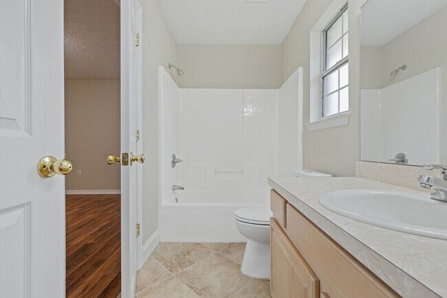 Building Photo - 6 Lemay Pl