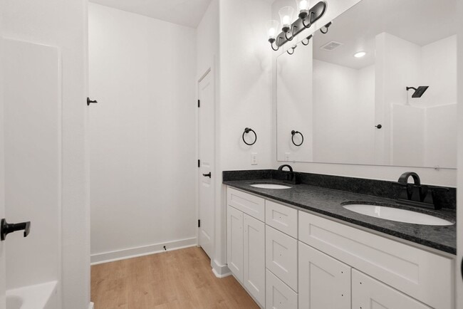 Building Photo - 8700 Cantera Dr