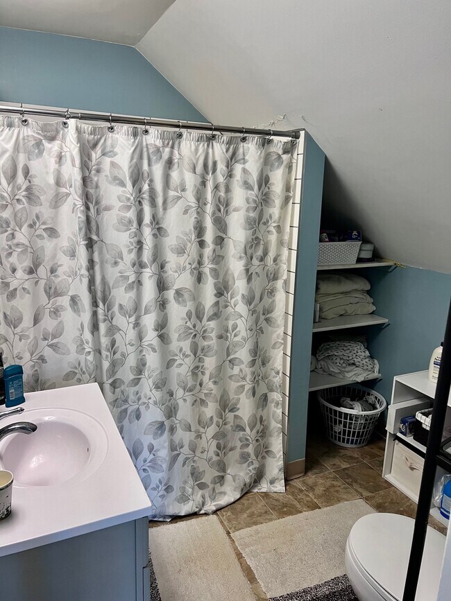 Building Photo - 410 Eureka Ave SE