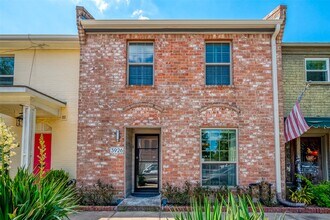 Building Photo - 3926 Roseland St