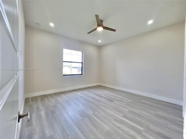 Building Photo - 133 Diplomat Pkwy E