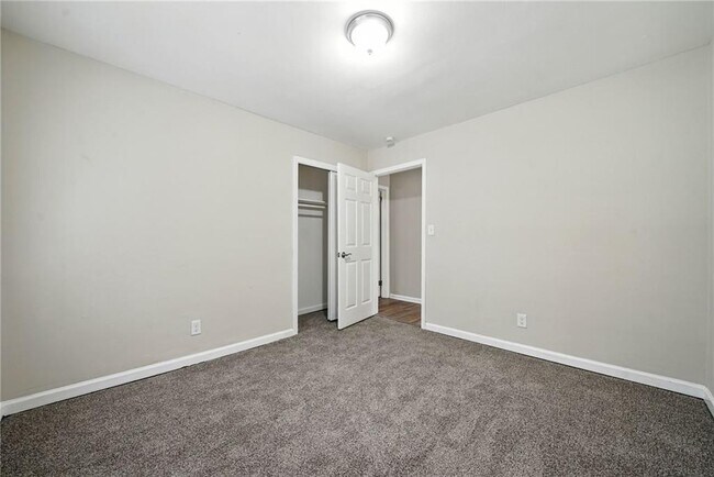 Building Photo - 2493 Miriam Ln