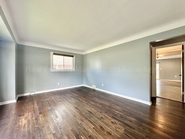 Building Photo - Spacious 4-Bedroom, 2-Bath Home in Clawson – Minutes from Downtown!