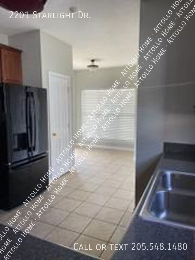 Building Photo - 2201 Starlight Dr