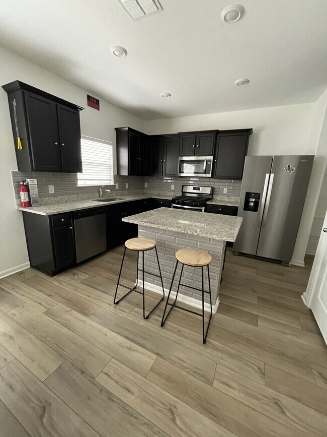 Building Photo - 10829 Emerick St