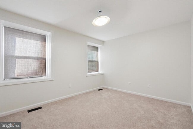 Building Photo - 127 Toledo Ln